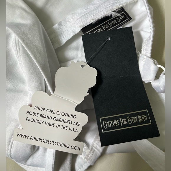 Pinup Couture vamp top, XL - Picture 4 of 5